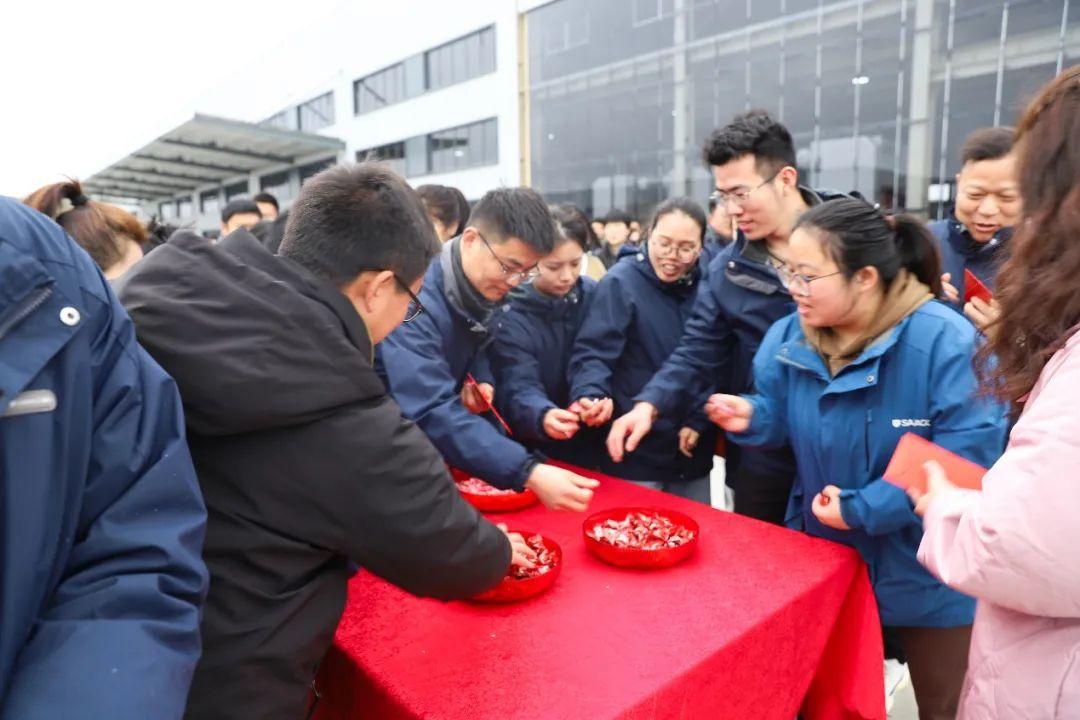 嵊州市副市長郭偉鋒先生為板川送上新春祝福！板川智慧廚房數(shù)字化工業(yè)園喜迎2024年開門紅！